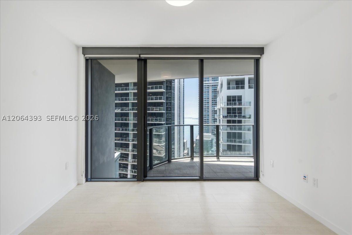 1000 Brickell Plz 3303 Property Photo 10