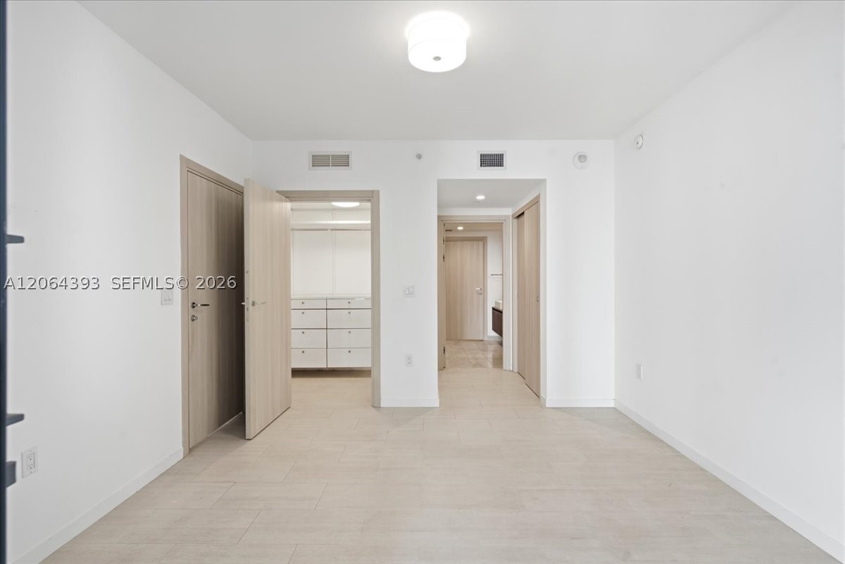 1000 Brickell Plz 3303 Property Photo 11