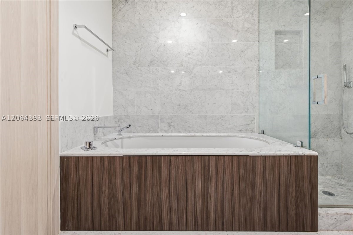 1000 Brickell Plz 3303 Property Photo 14
