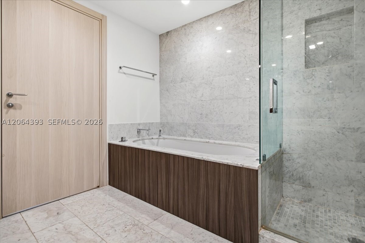 1000 Brickell Plz 3303 Property Photo 15