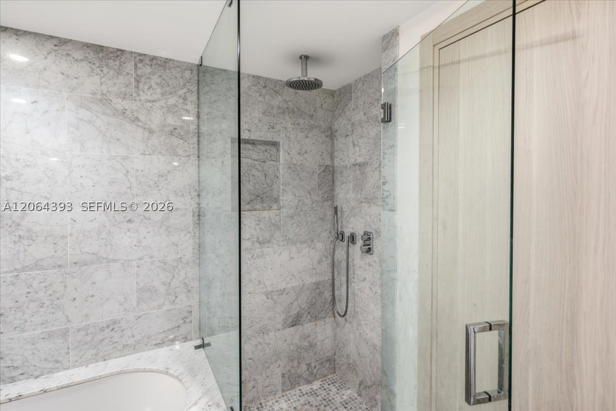 1000 Brickell Plz 3303 Property Photo 17