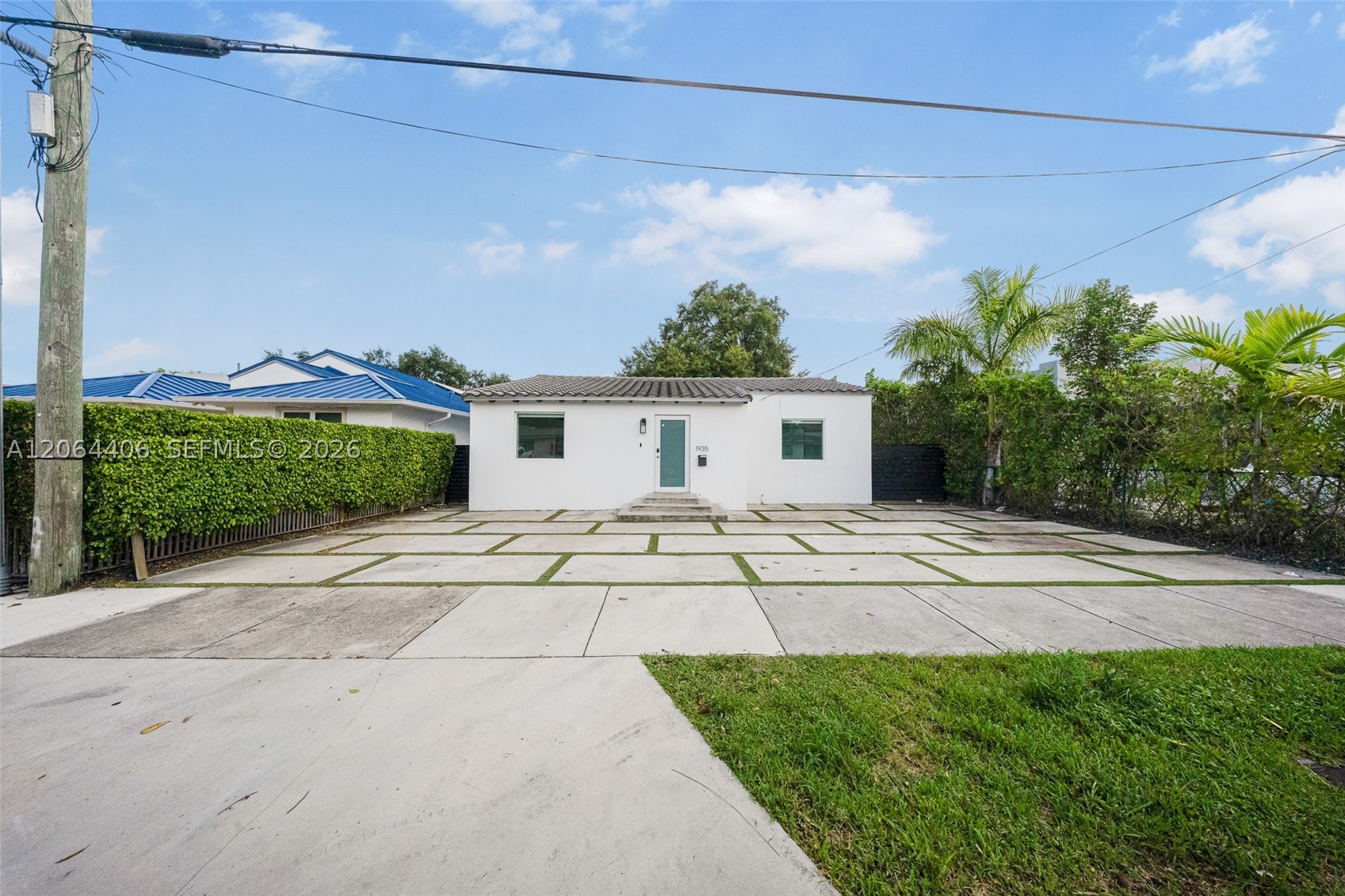 1935 Sw 24th Ter Property Photo 2