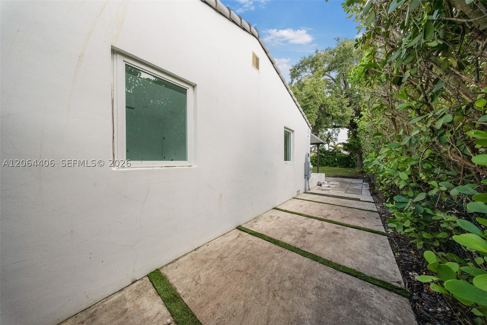 1935 Sw 24th Ter Property Photo 21