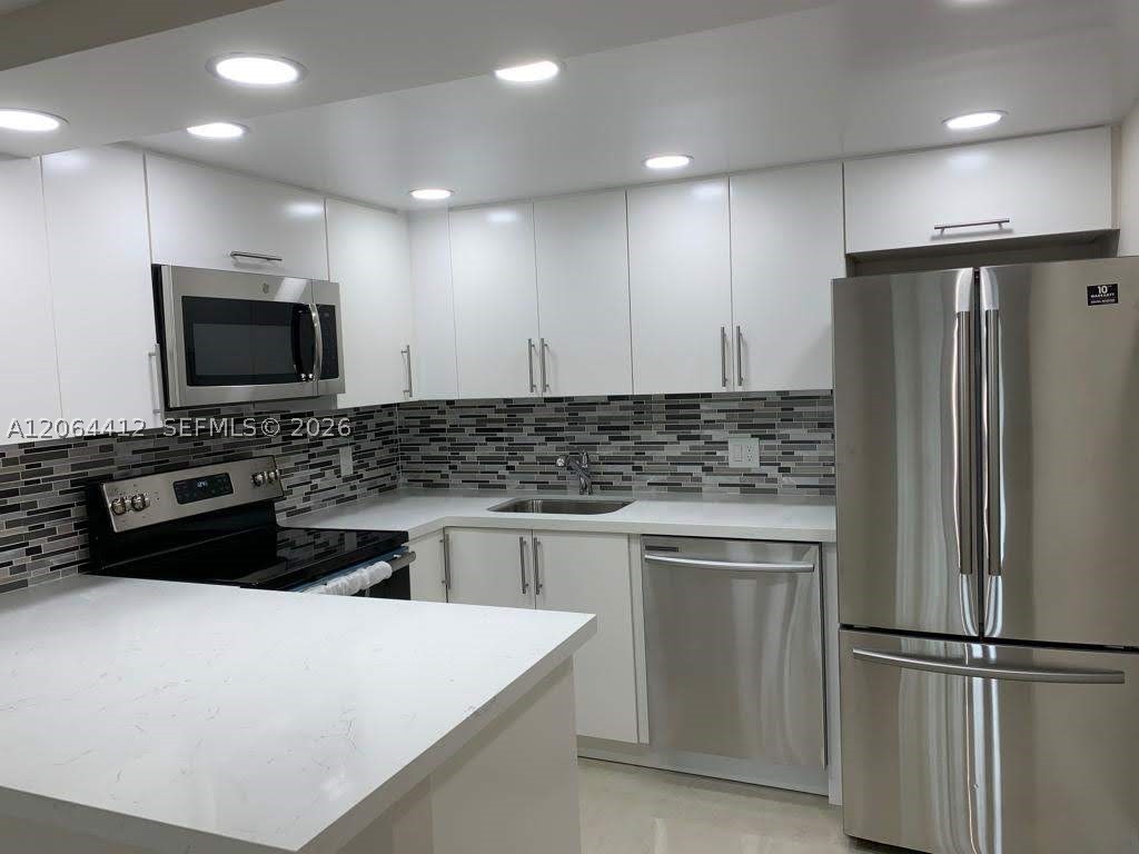 8290 Lake Dr 209 Property Photo 1