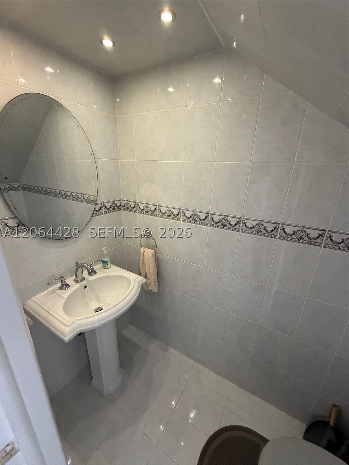 2761 Ne 165th Ter 27 Property Photo 10
