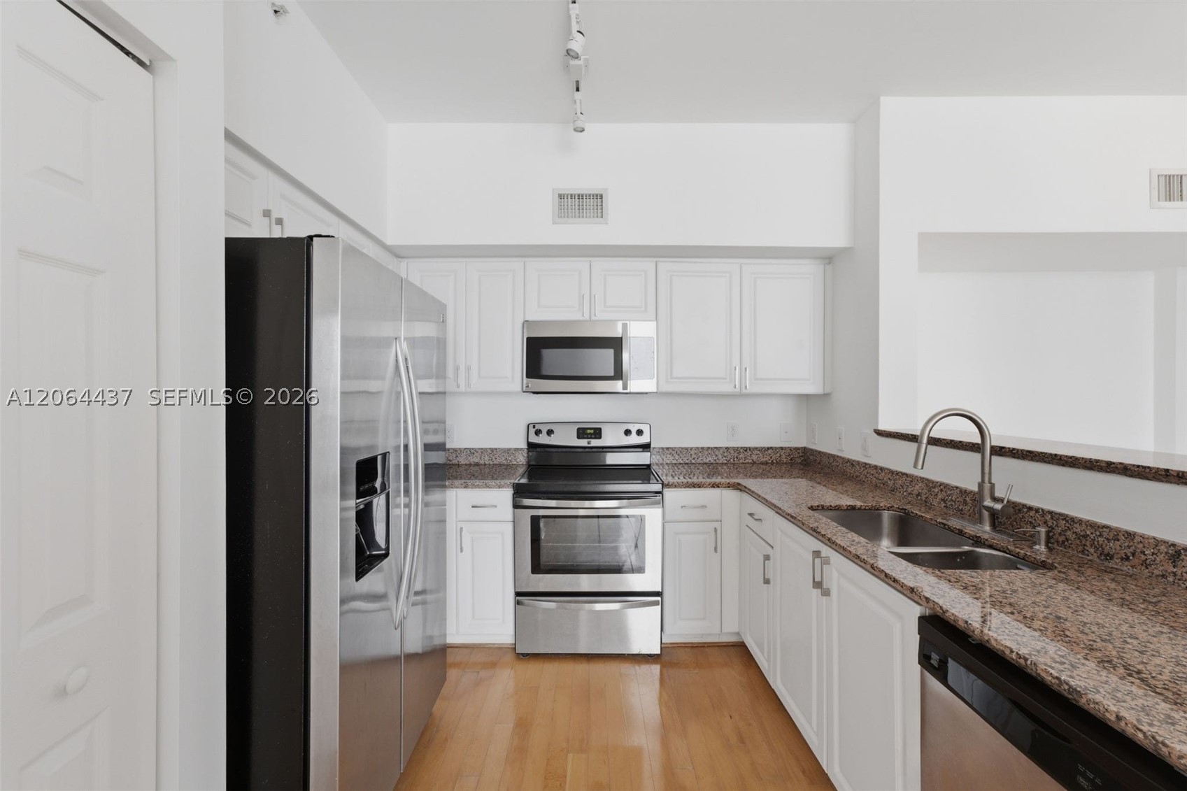 1155 Brickell Bay Dr Ph109 Property Photo 4