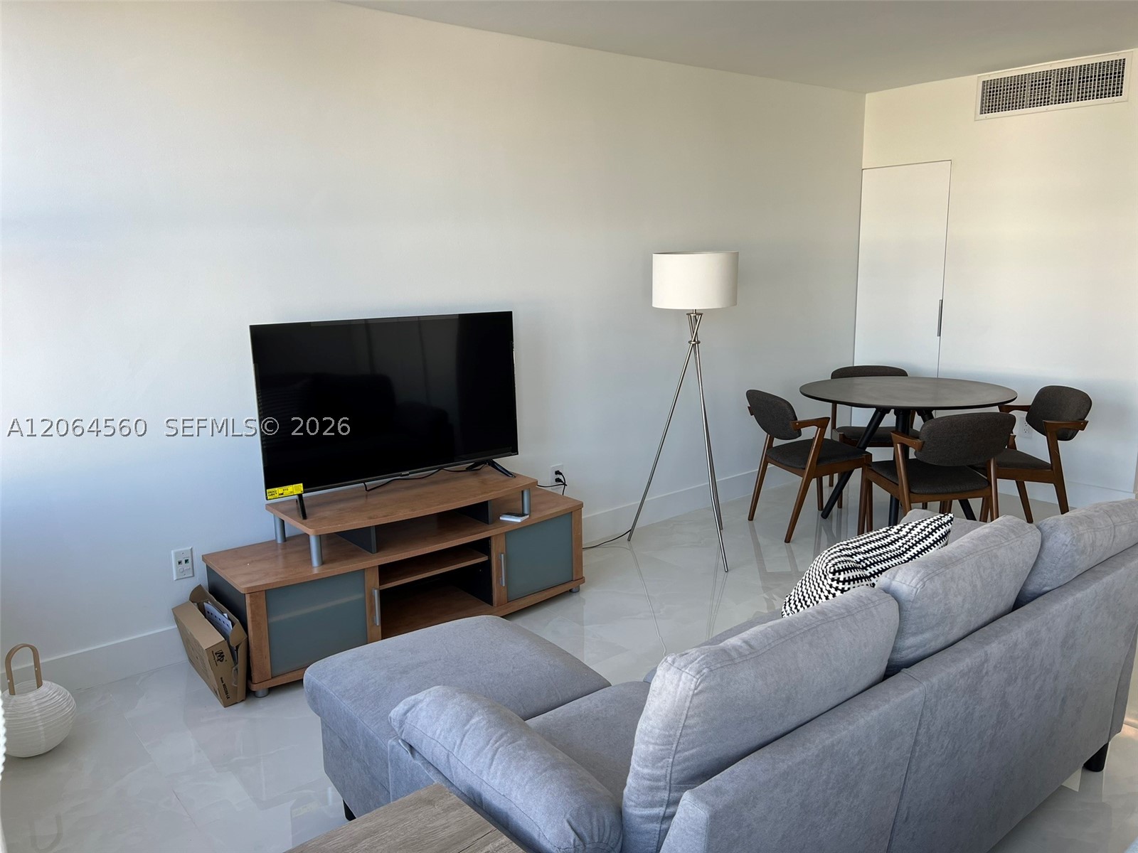2899 Collins Ave 610 Property Photo 10