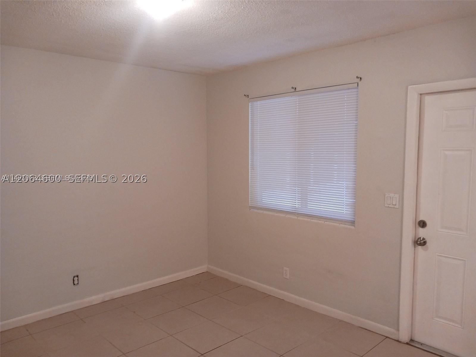 214 Se 8th St 3 Property Photo 8