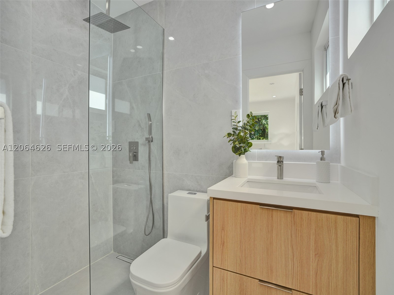 2380 Ne 184th Ter Property Photo 32