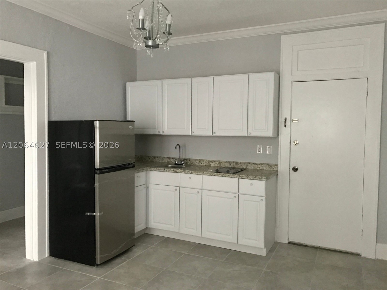 124 Mendoza Ave 8a Property Photo 3