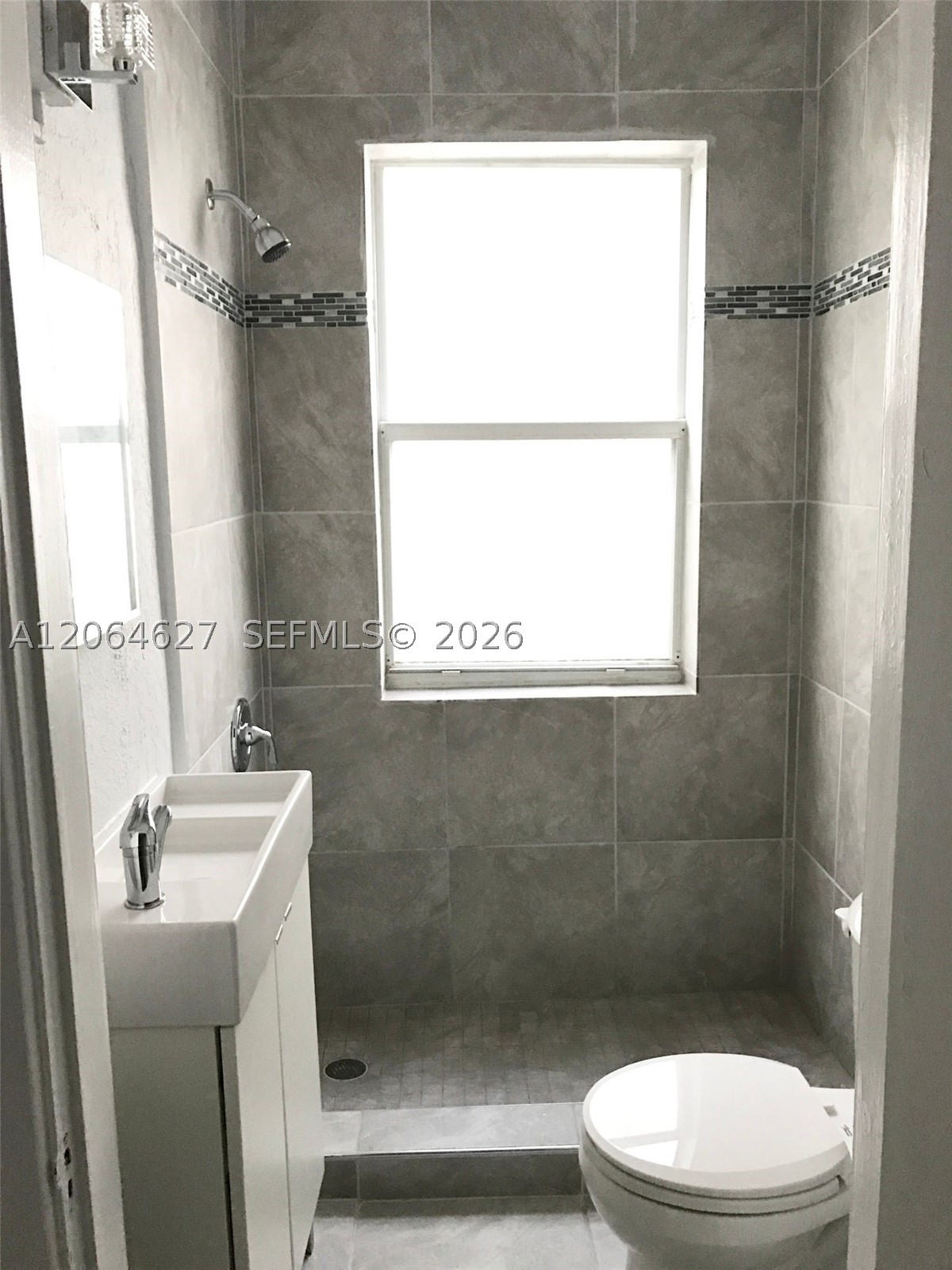 124 Mendoza Ave 8a Property Photo 6