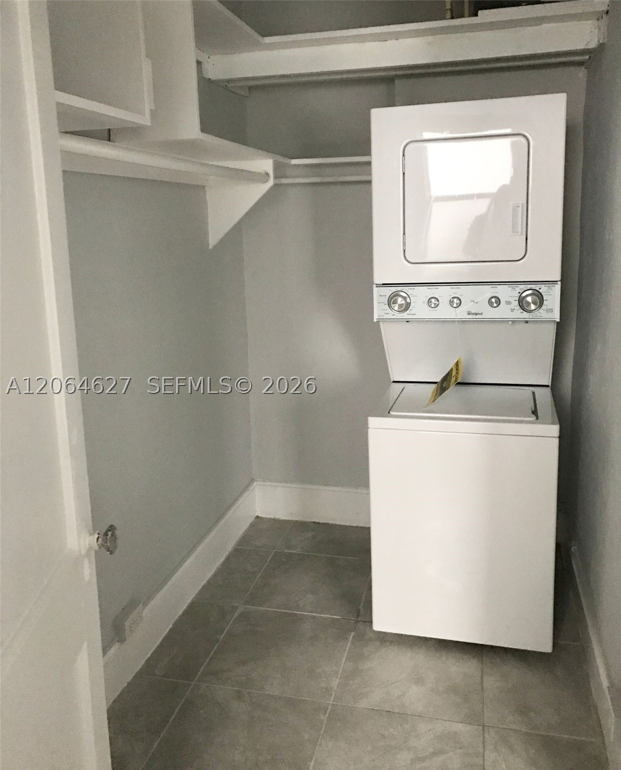 124 Mendoza Ave 8a Property Photo 7