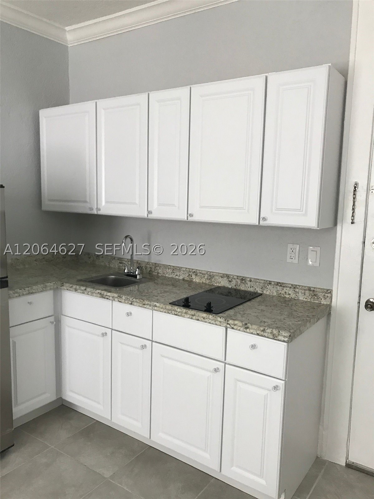124 Mendoza Ave 8a Property Photo 10