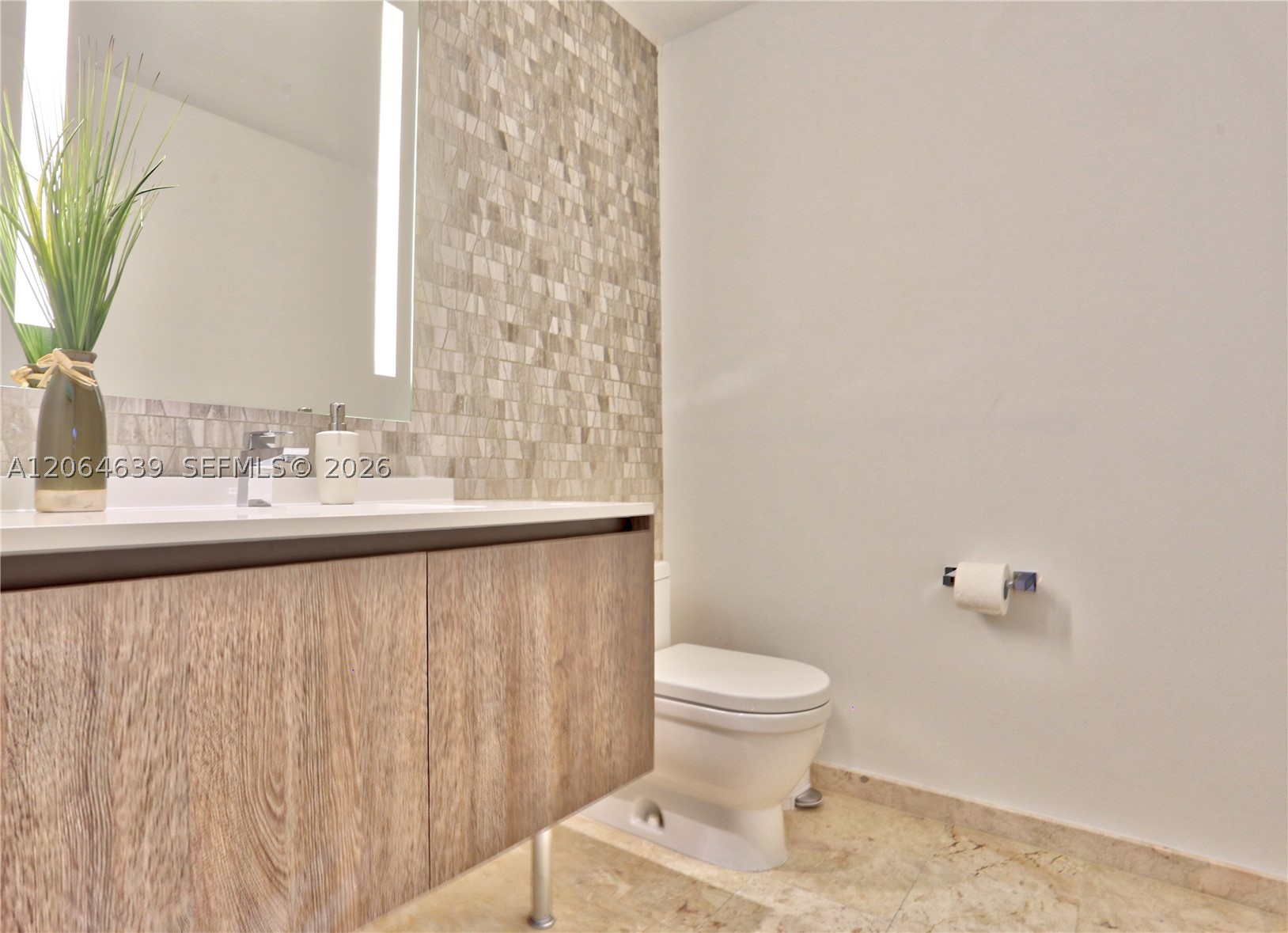 88 Sw 7th St 3805 Property Photo 11