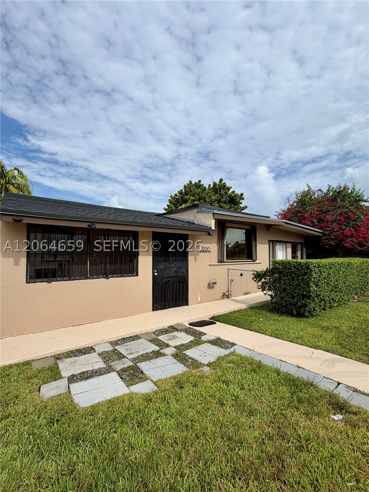 1200 NW 37th Ave 2 Property Photo 1