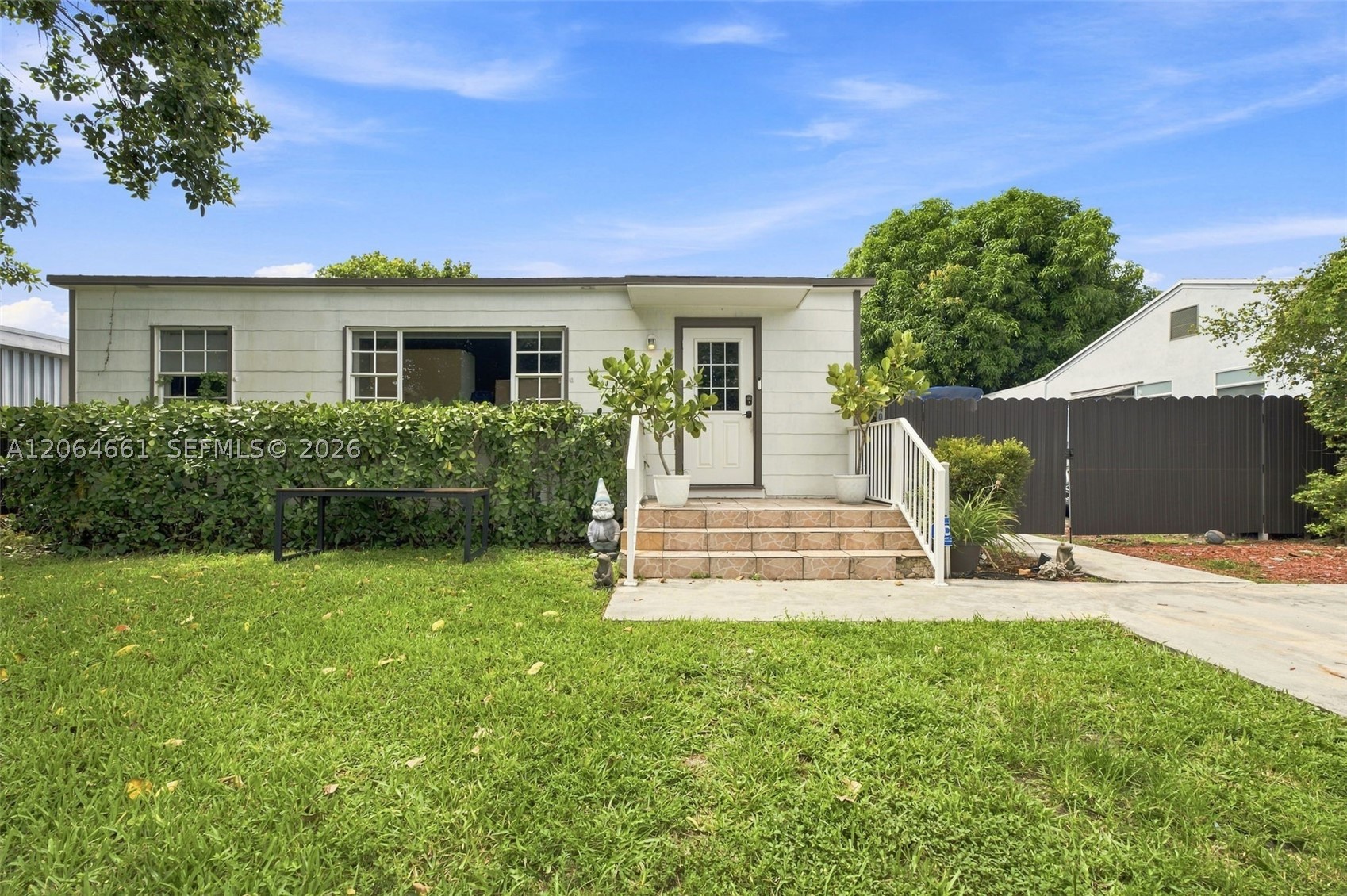 240 Carlisle Dr Property Photo 1