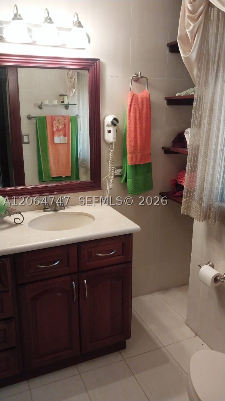 85 Ave 64 Property Photo 4
