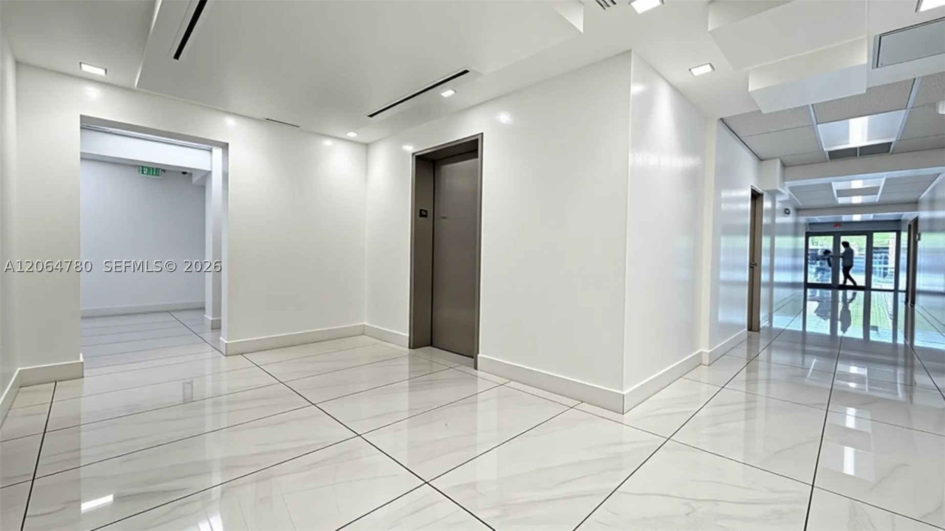 2500 Hollywood Blvd 311 Property Photo 8