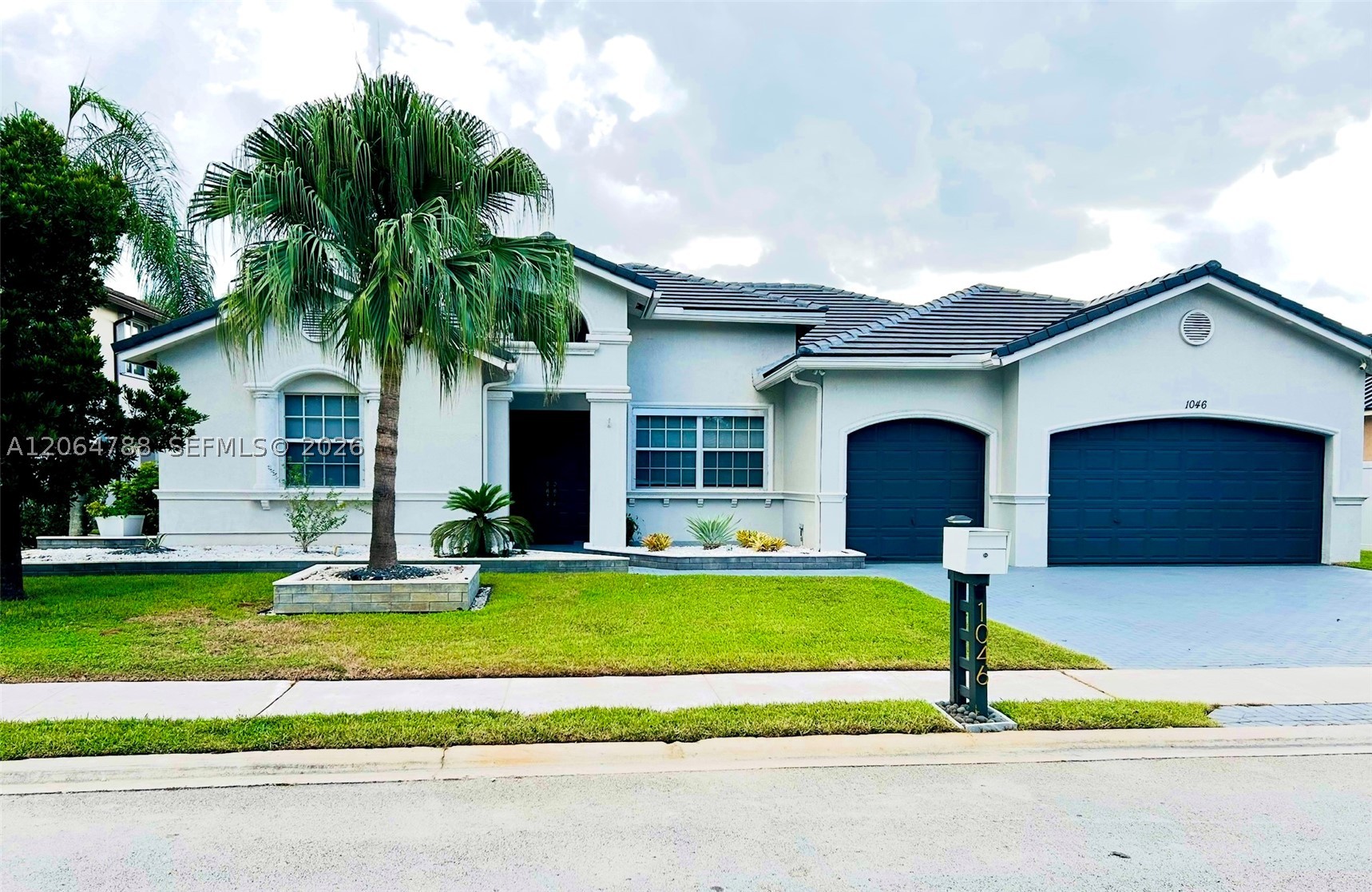 1046 SW 159th Way Property Photo 1