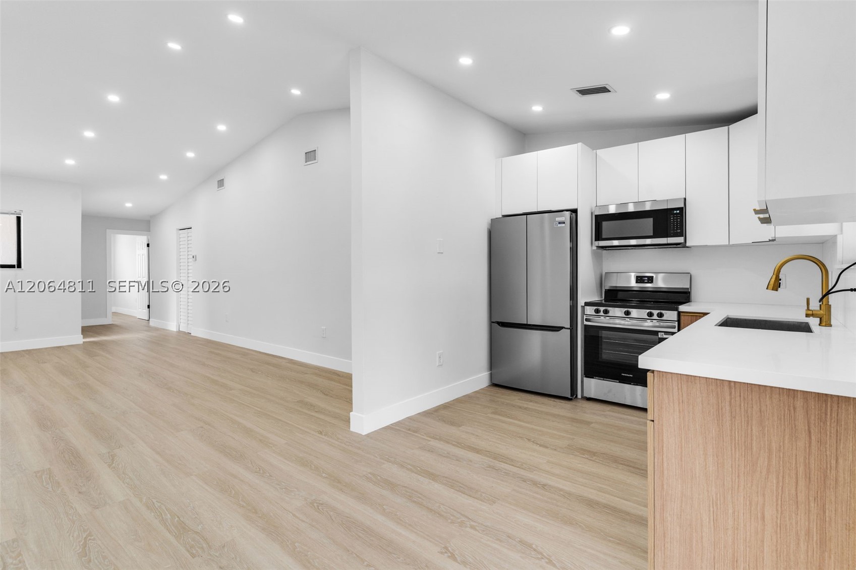 2523 W 65th St Property Photo 13