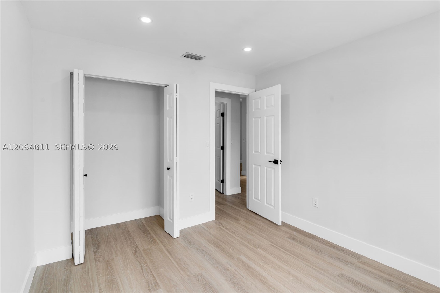 2523 W 65th St Property Photo 17
