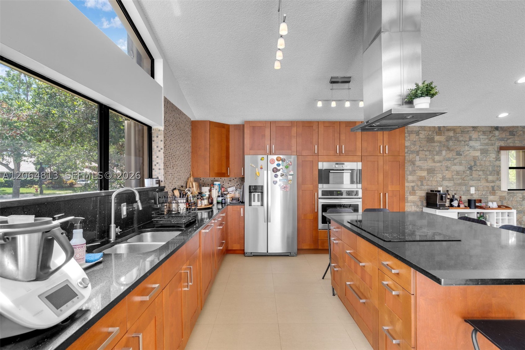 1051 Deerpath Ct Property Photo 10