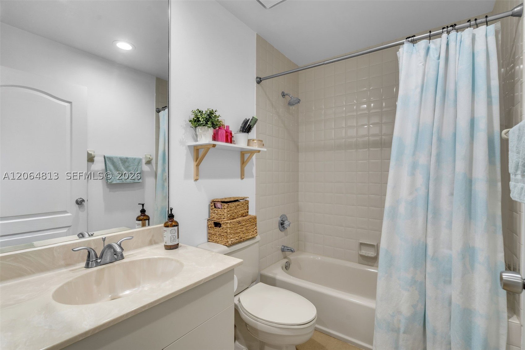 1051 Deerpath Ct Property Photo 16