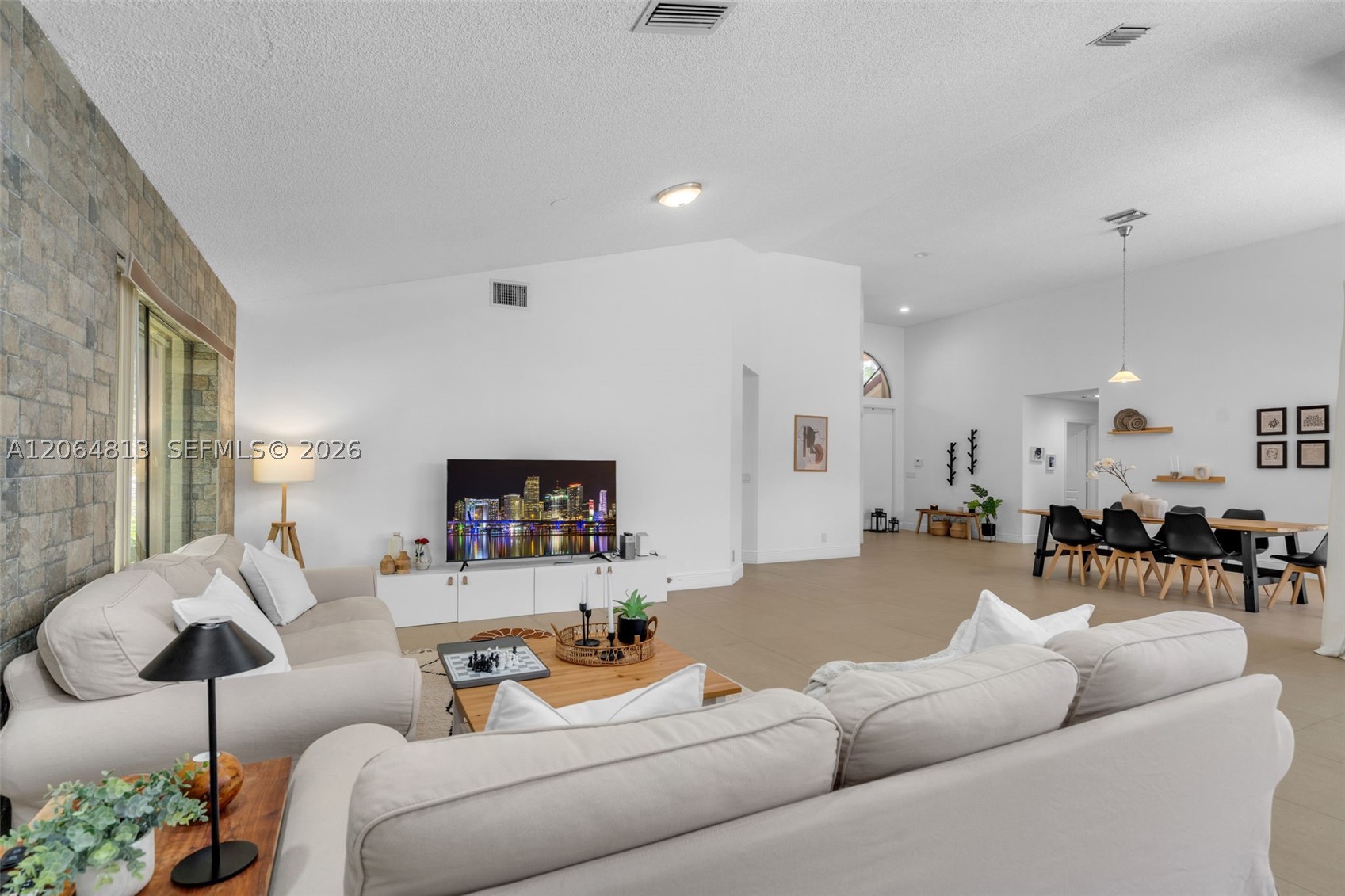 1051 Deerpath Ct Property Photo 17