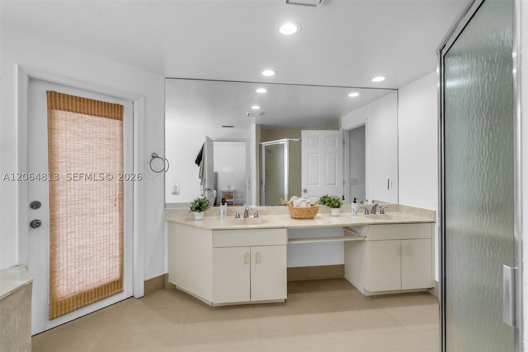 1051 Deerpath Ct Property Photo 20