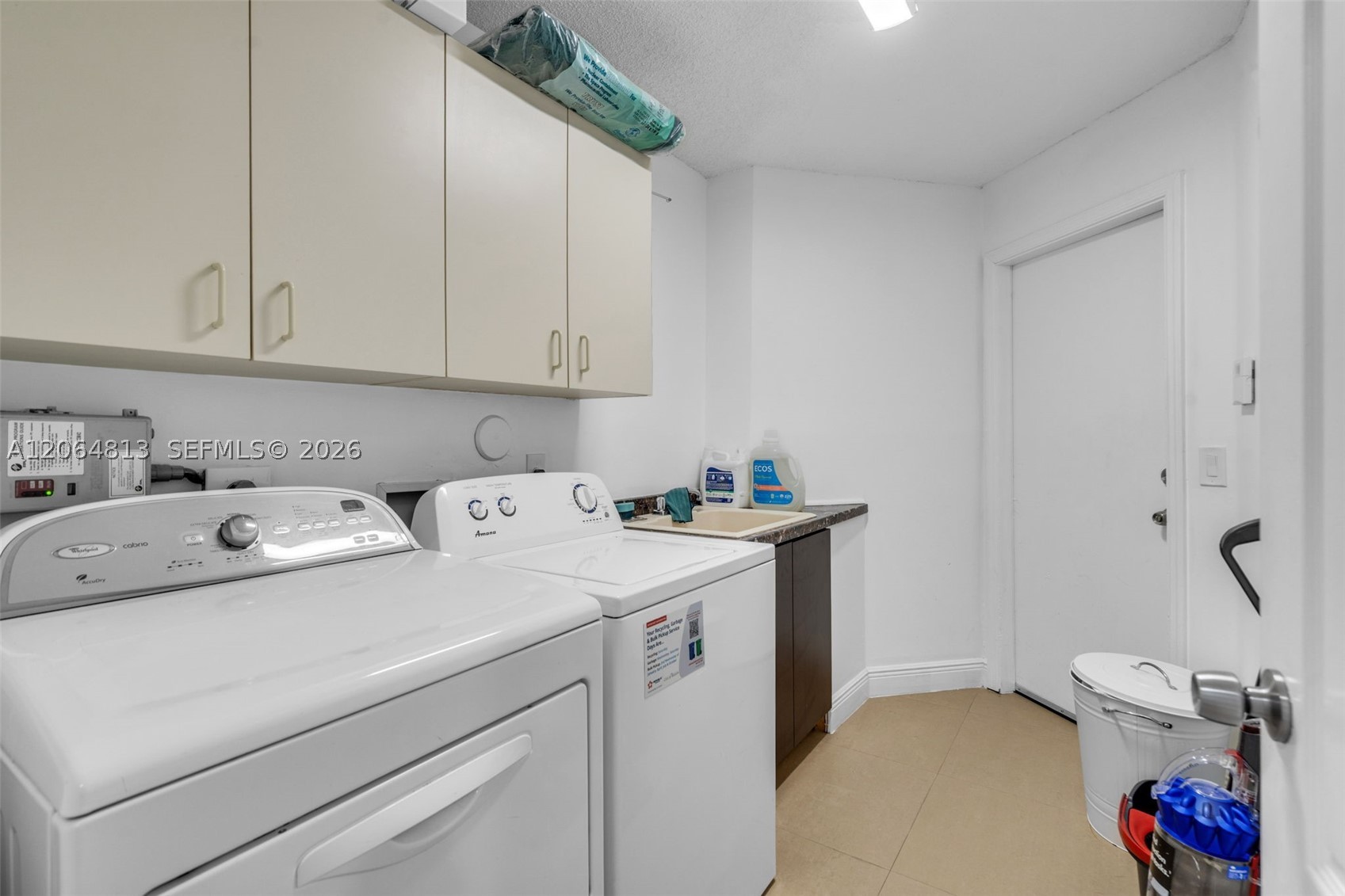 1051 Deerpath Ct Property Photo 21