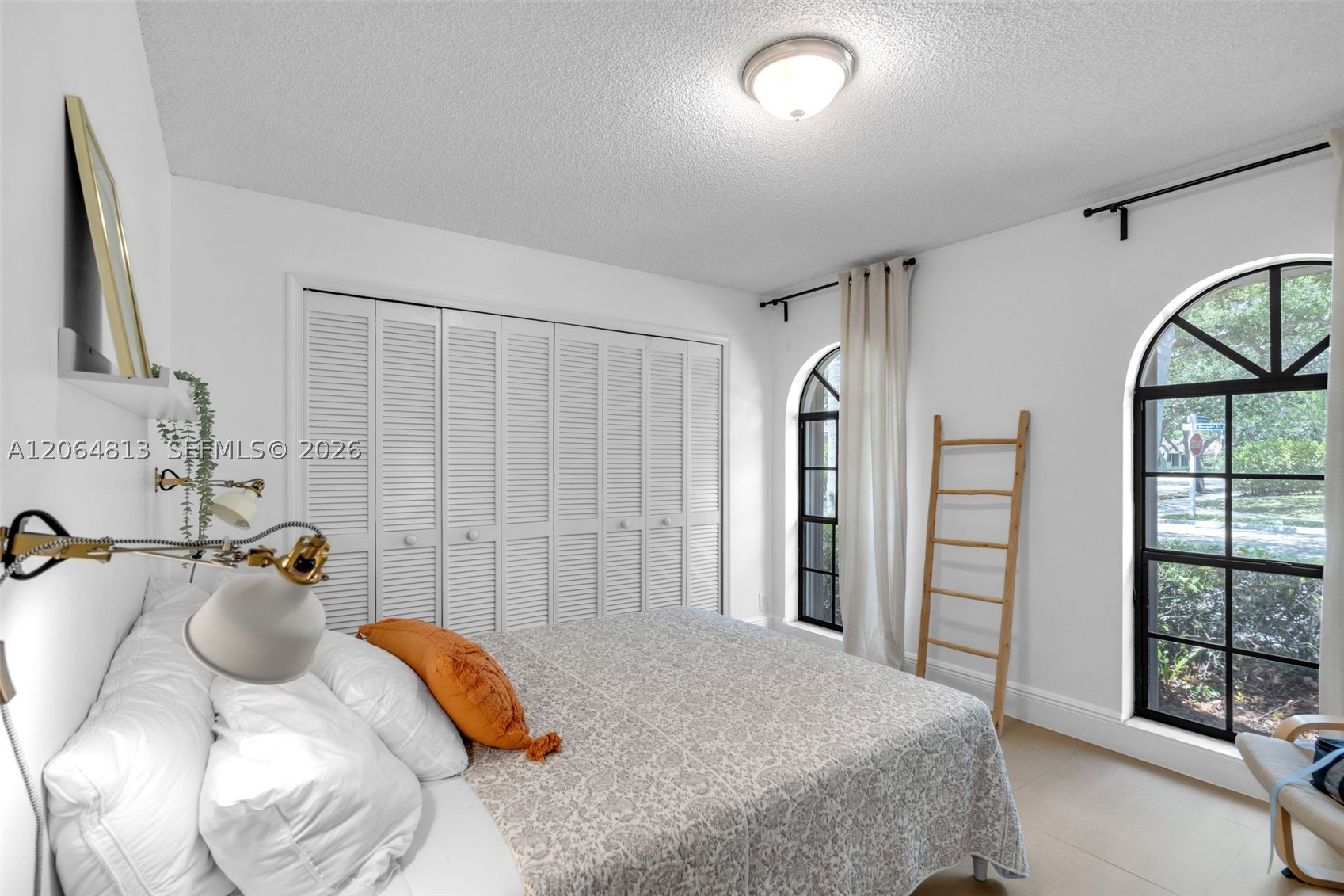 1051 Deerpath Ct Property Photo 23
