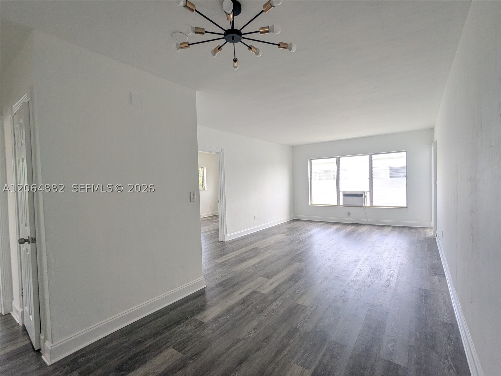 7805 Crespi Blvd 4 Property Photo 6