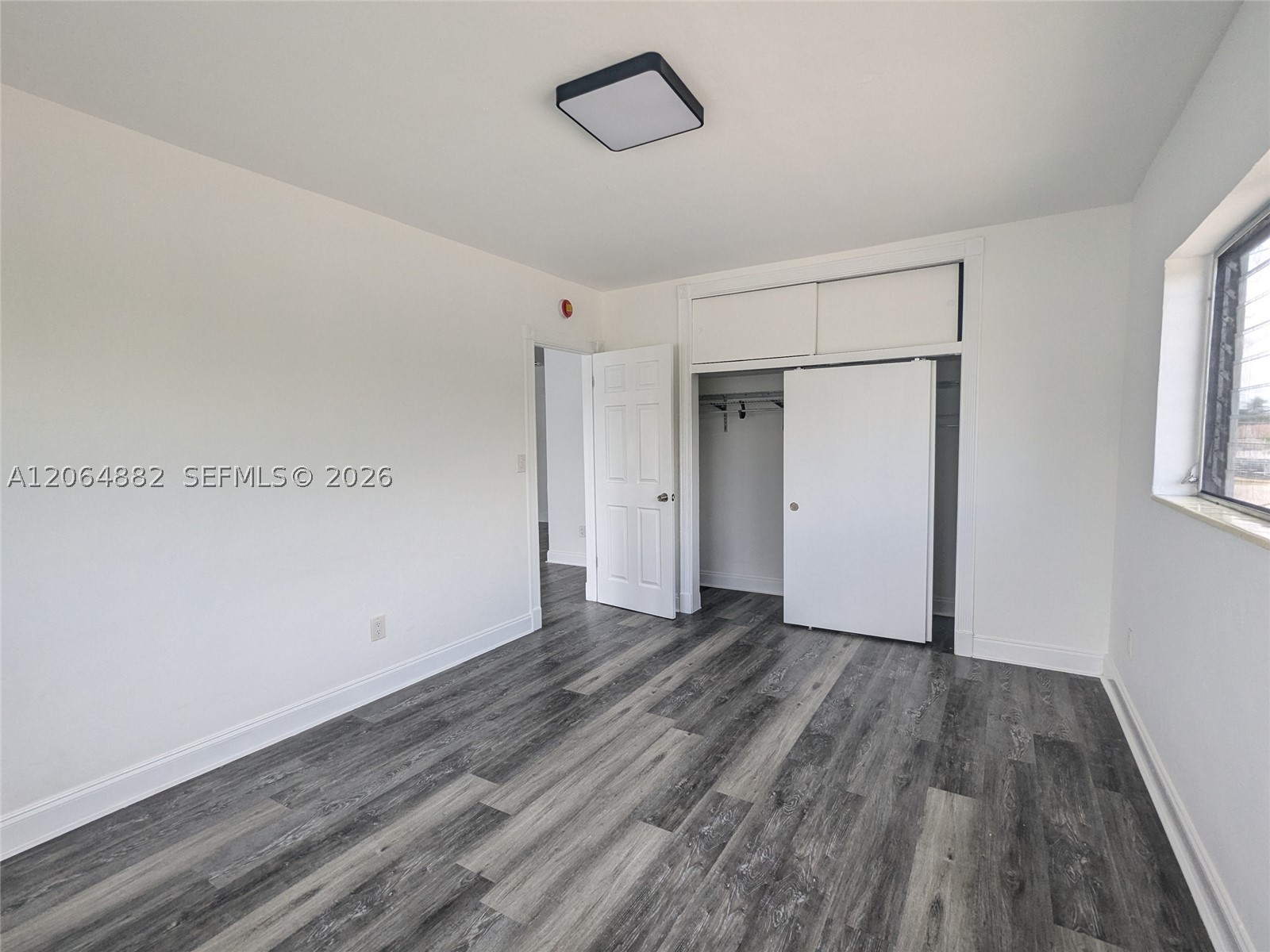 7805 Crespi Blvd 4 Property Photo 11