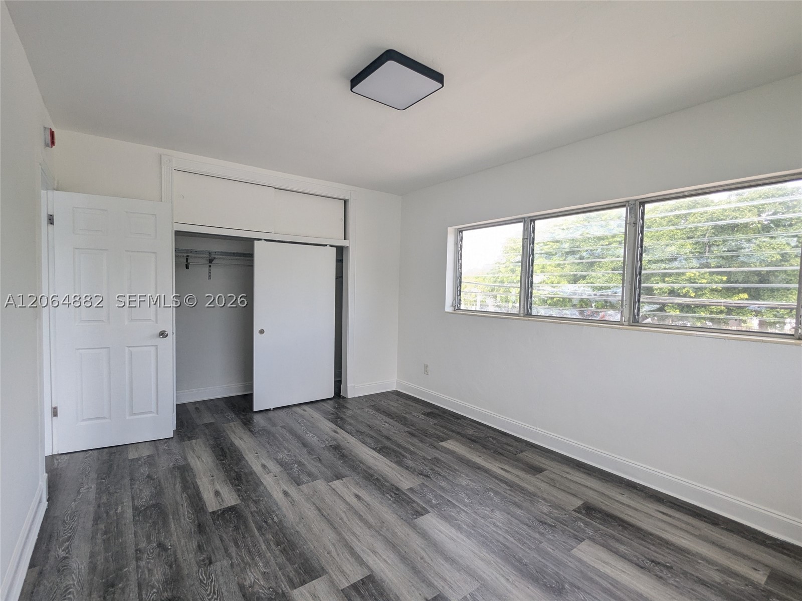 7805 Crespi Blvd 4 Property Photo 12