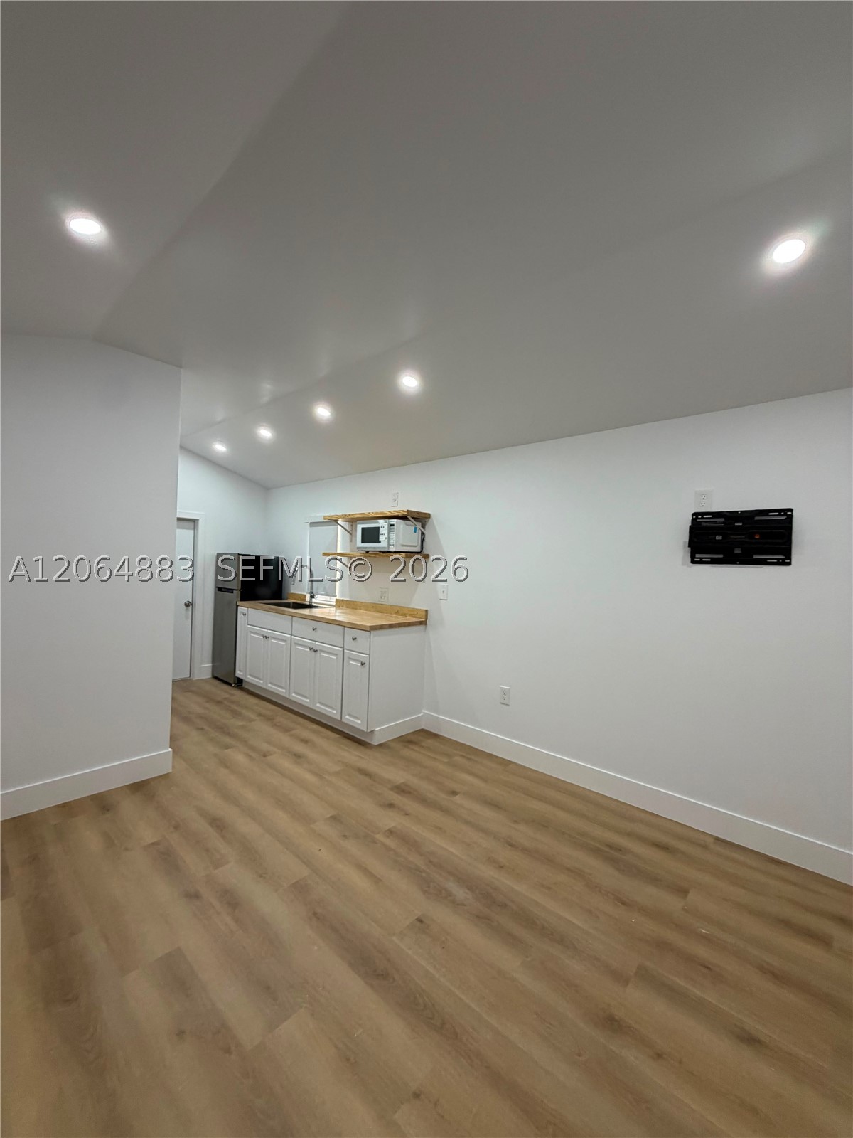 1400 Sw 29th Ave 2 Property Photo 2
