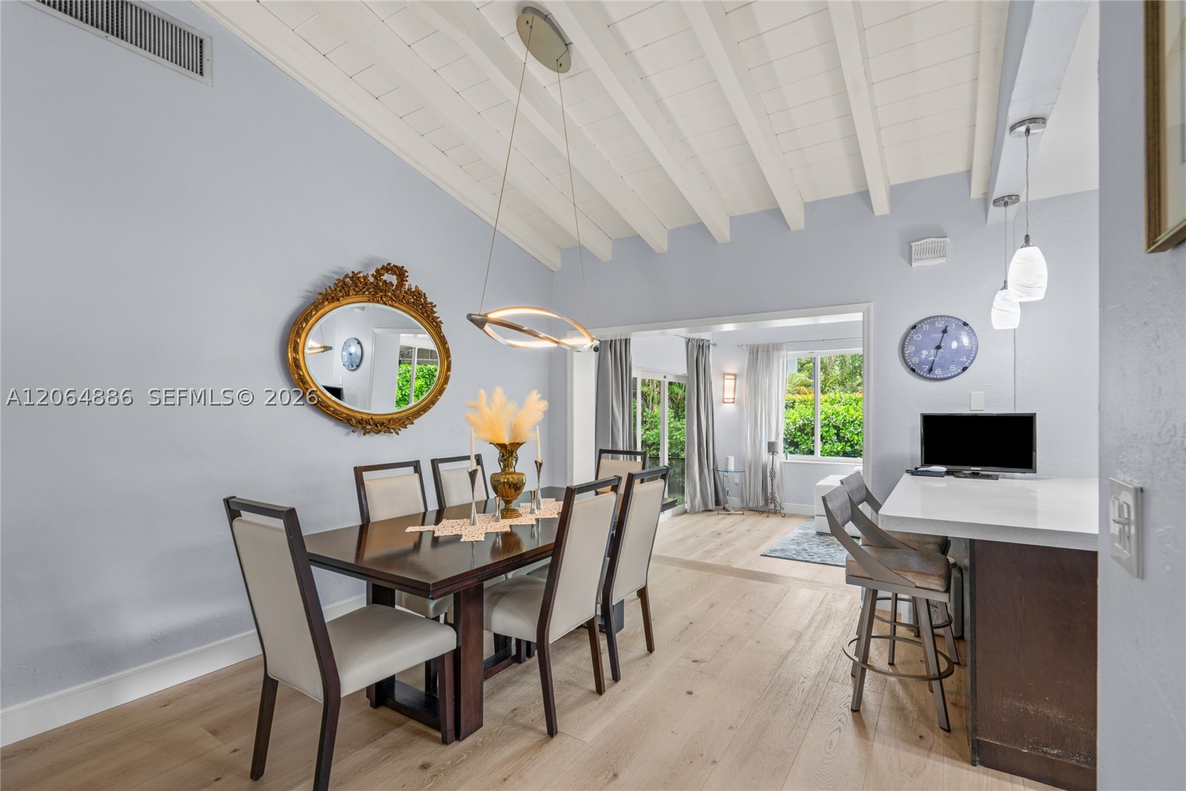810 Venetia Ave Property Photo 7