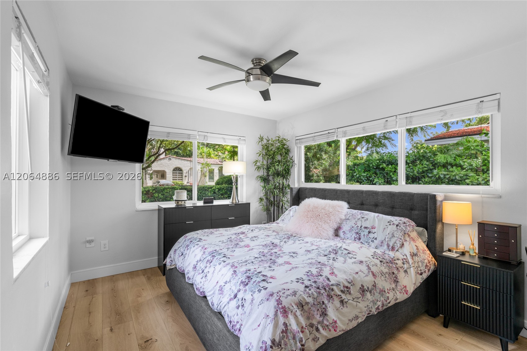 810 Venetia Ave Property Photo 20