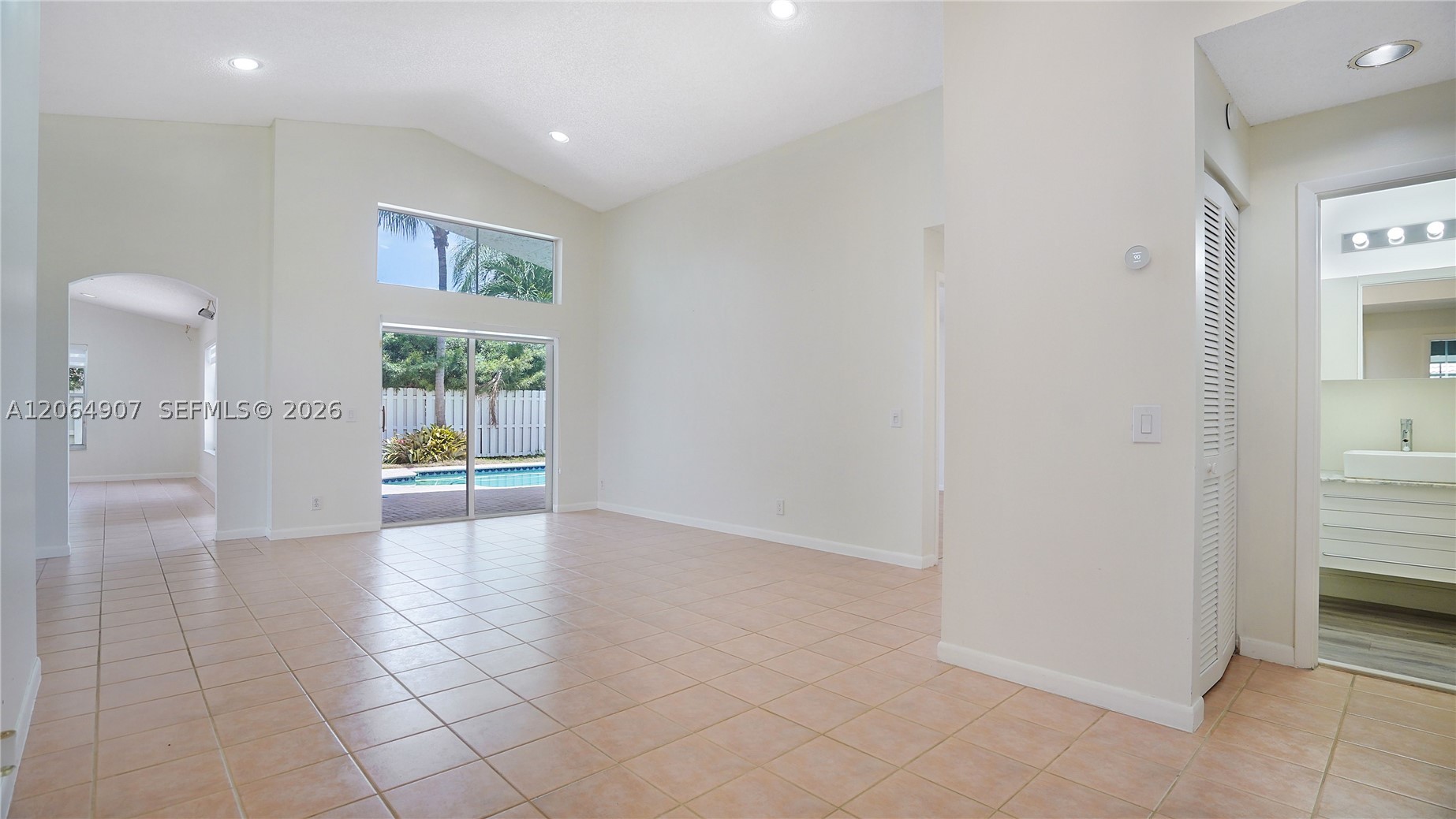 A12064907 Property Photo 23