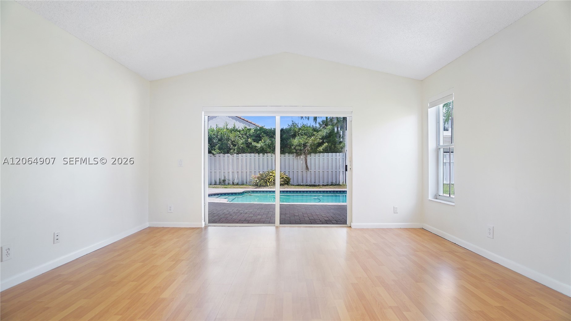 A12064907 Property Photo 29