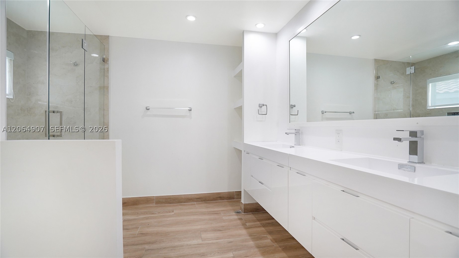 A12064907 Property Photo 32