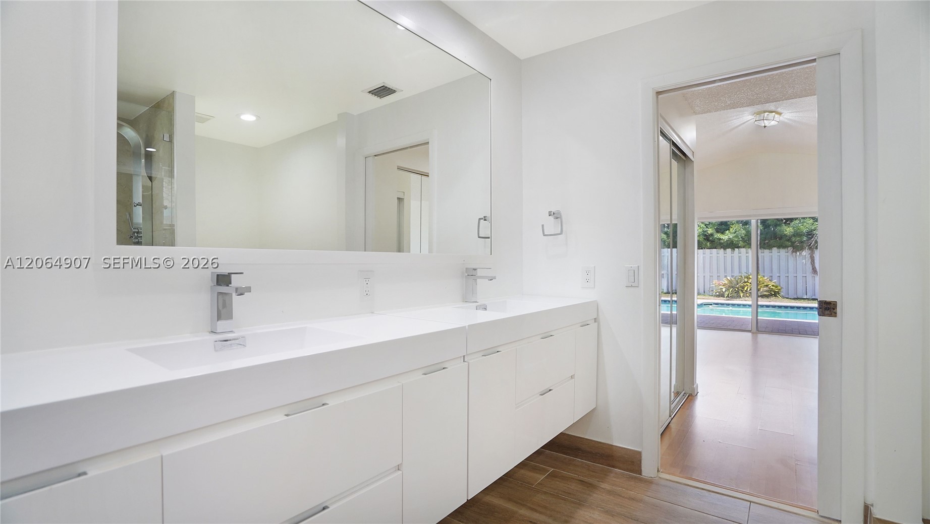 A12064907 Property Photo 34