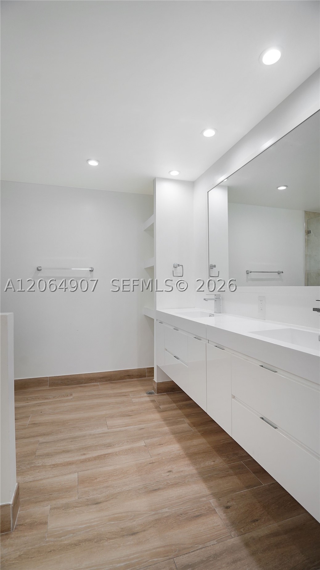 A12064907 Property Photo 36