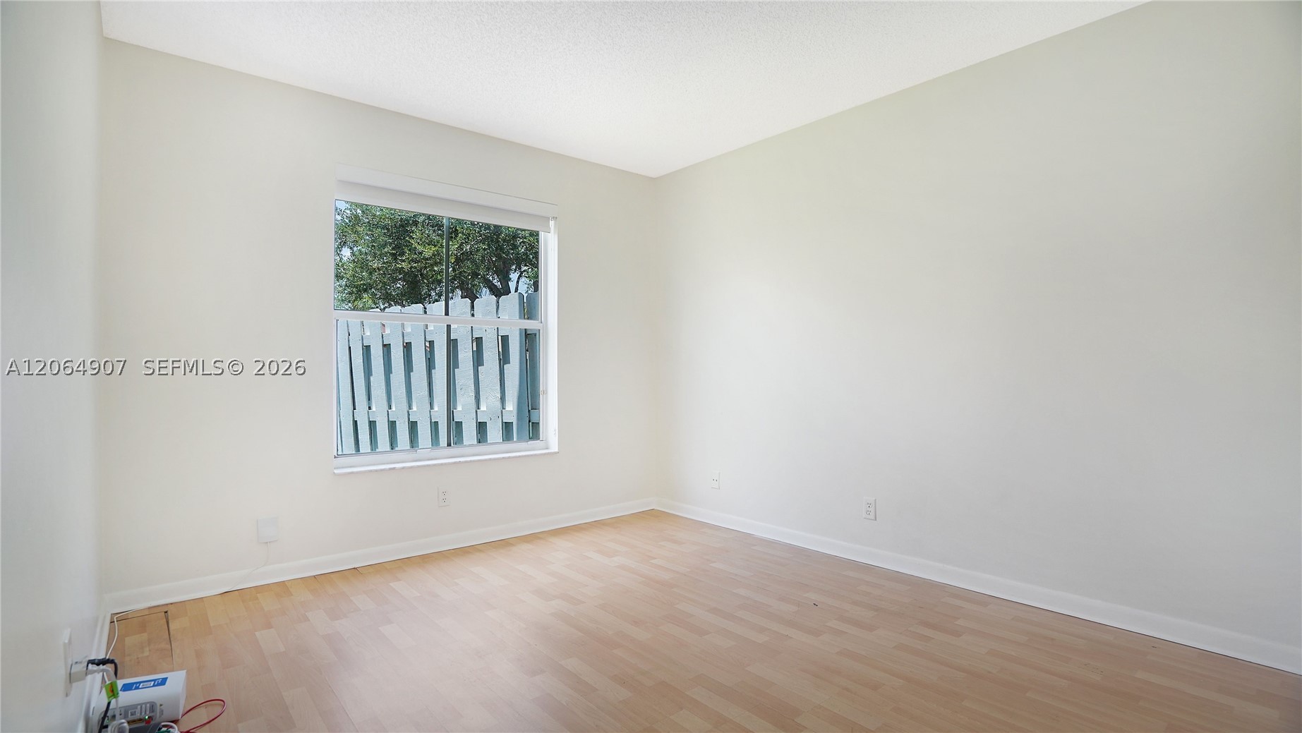A12064907 Property Photo 37