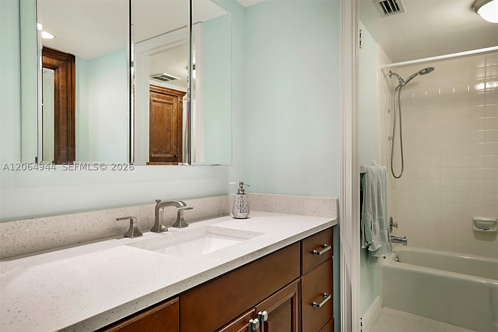 100 Intracoastal Pl 102 Property Photo 22