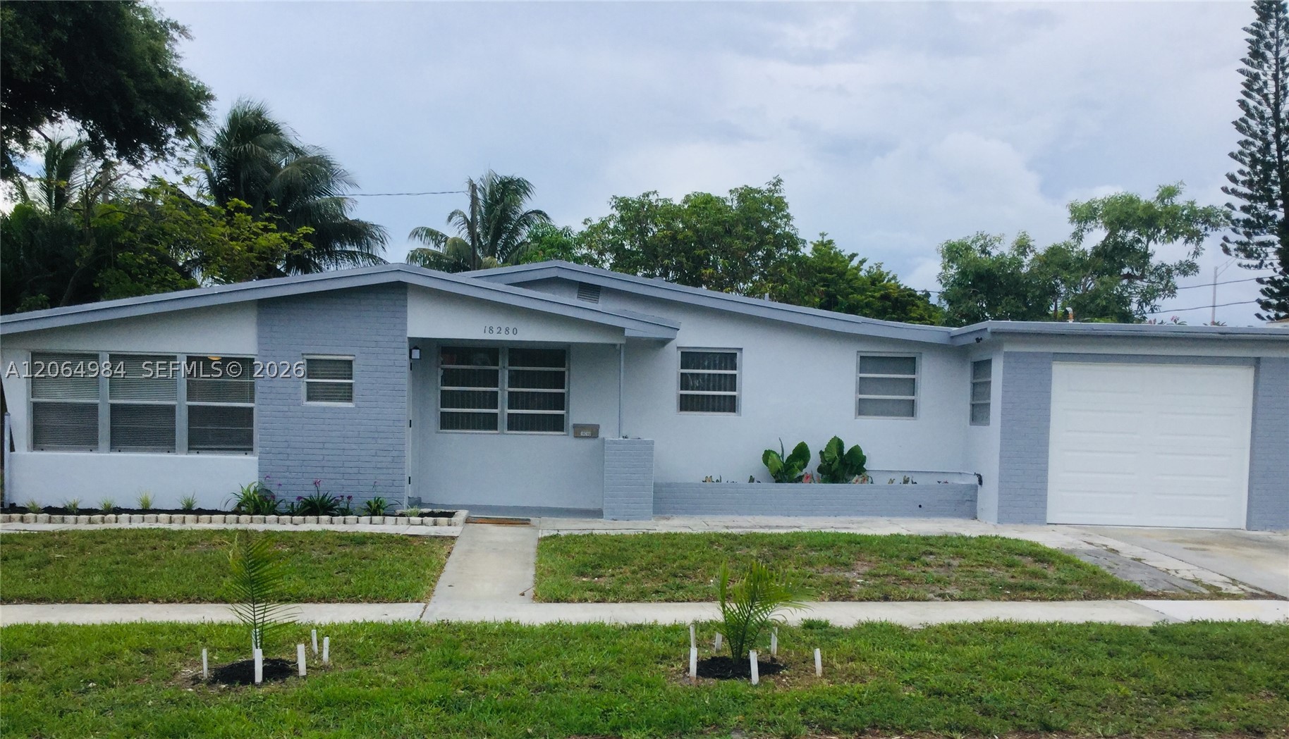 18280 S Glades Dr Property Photo 1