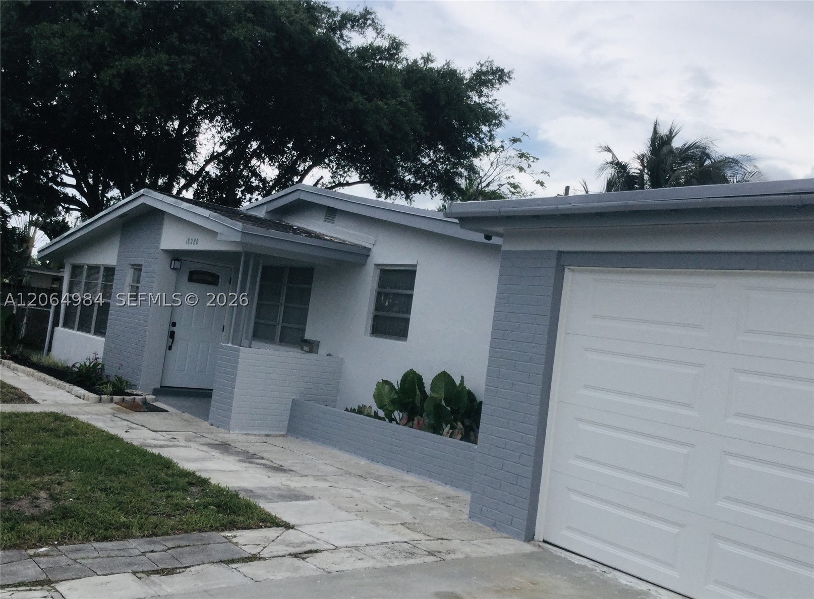 18280 S Glades Dr Property Photo 3