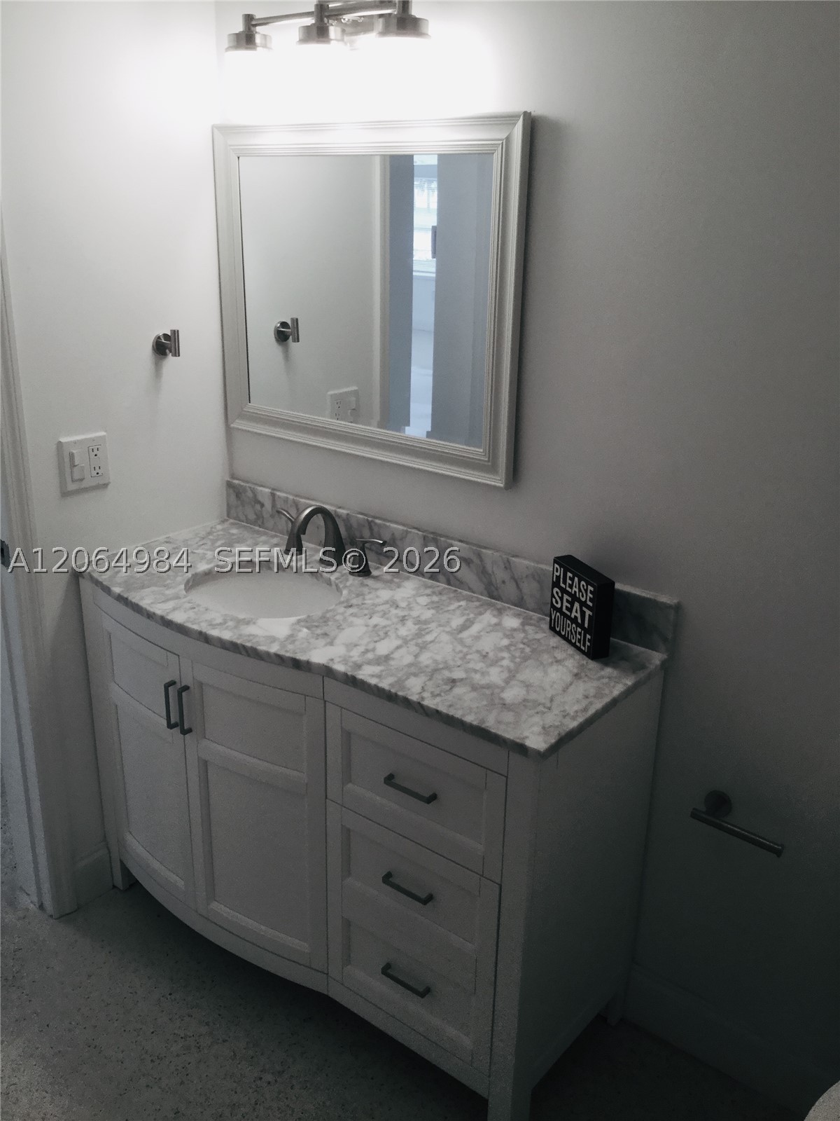 18280 S Glades Dr Property Photo 8