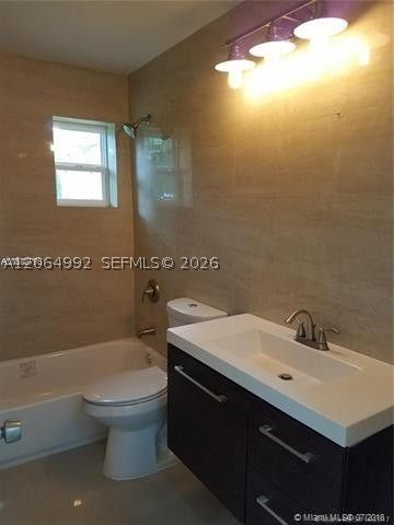 A12064992 Property Photo 3