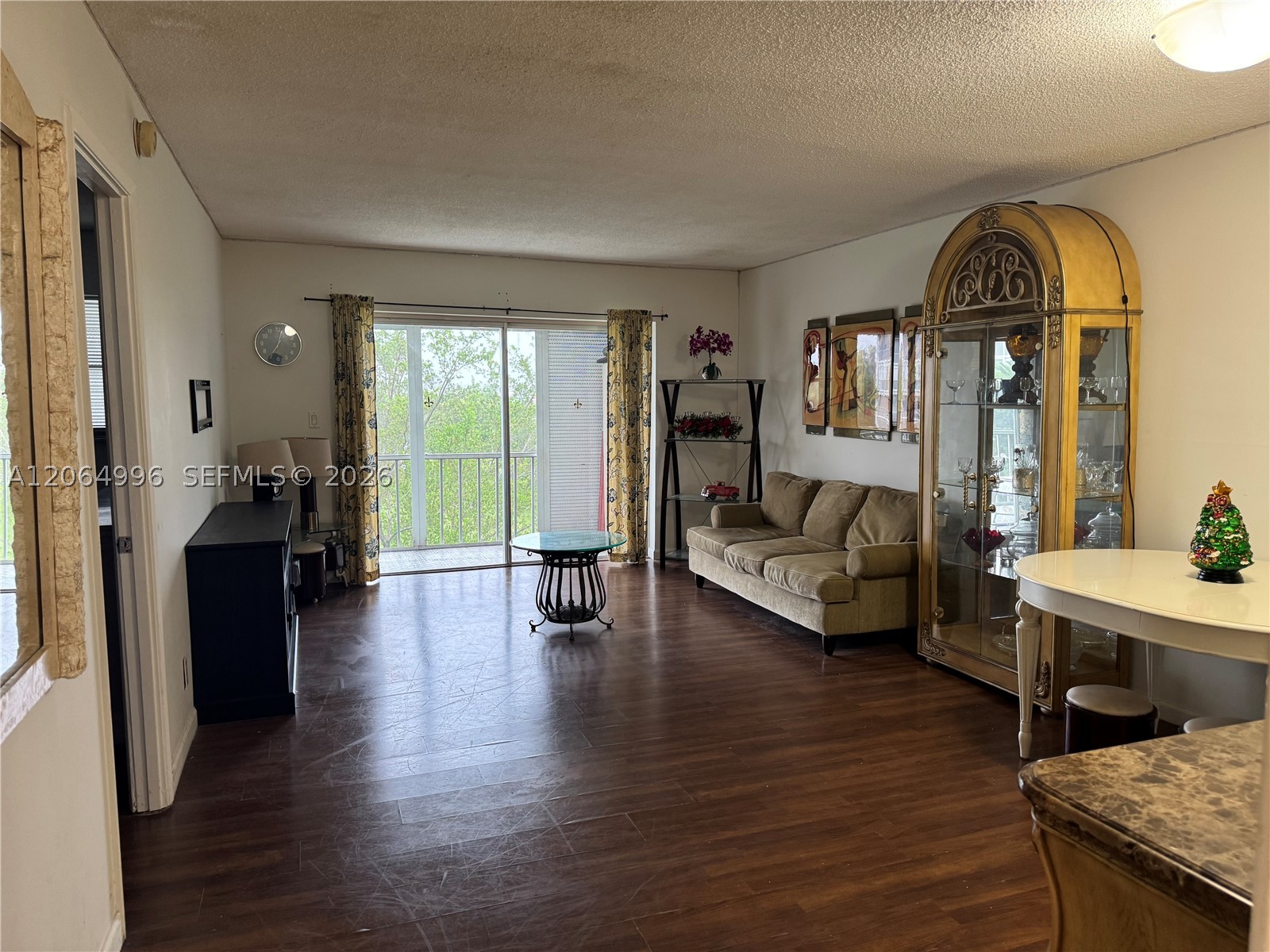 950 Hillcrest Dr 411 Property Photo 7