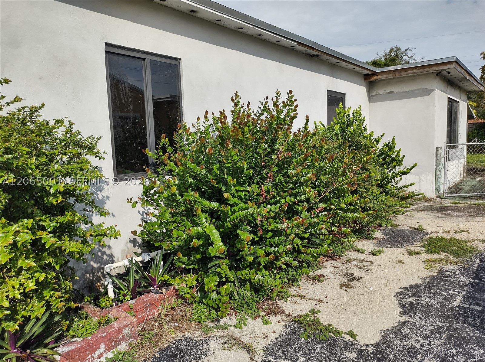 A12065001 Property Photo 1